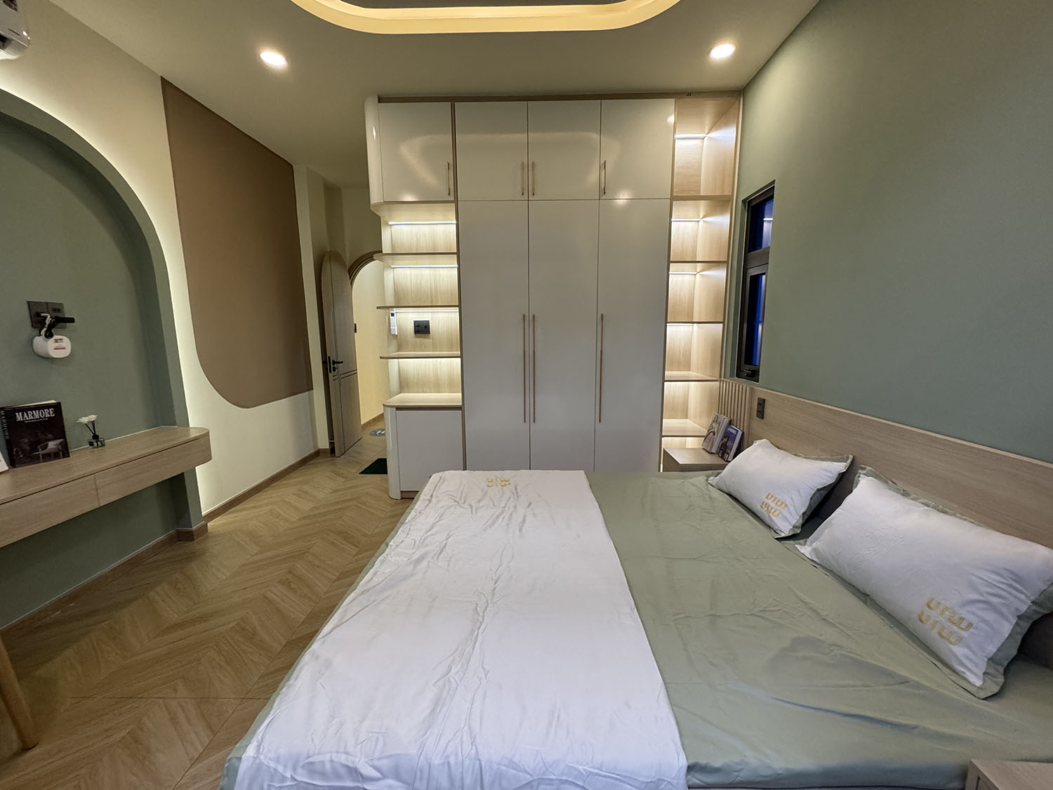 Tuyệt phẩm nhà phố 2 lầu (3,9m nở hậu 5,5m x 11m) full nội thất cao cấp khu VIP Thích Quảng Đức